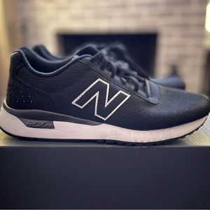 Women’s NEW BALANCE 005